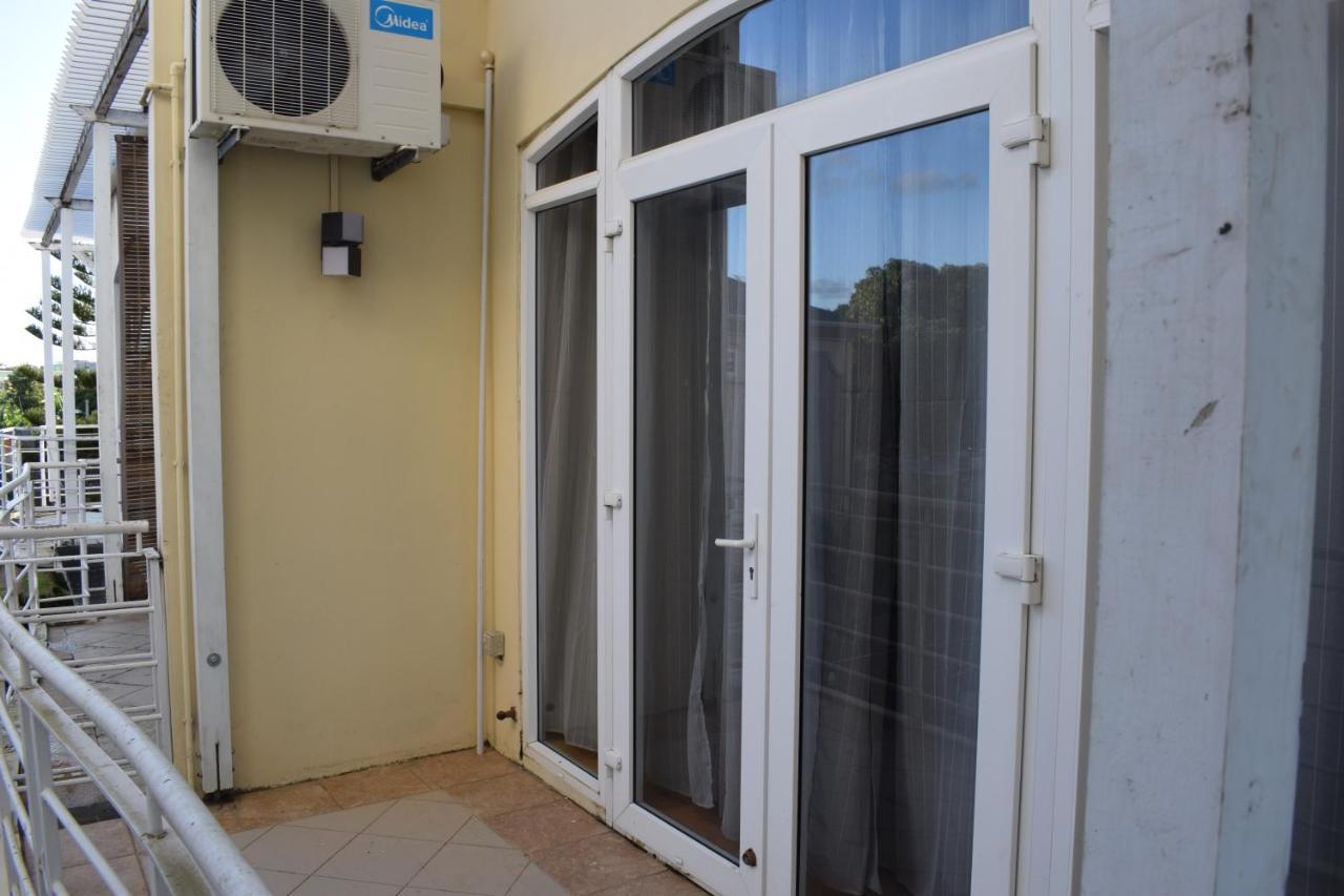 Ocean Drive Studio - Opposite The Beach Grand Bay Ngoại thất bức ảnh